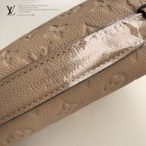 LV-M44072-02 路易威登新款原版皮Meties系列小牛皮壓花郵差包