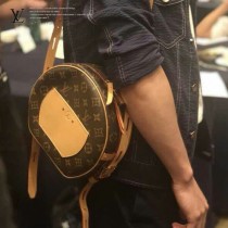 M52294 原單 手袋 可輕易斜背或肩背 容量可觀 大小適中
