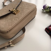 LV-M44072-02 路易威登新款原版皮Meties系列小牛皮壓花郵差包