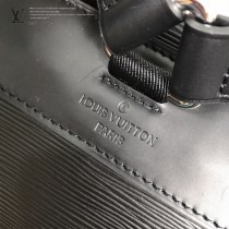 M50159 原版皮 雙肩包 內部空間非常充裕 風格誘人 品位上佳