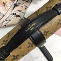 M43590 新款原版皮 手袋 由Monogram與Monogram Reverse帆布裁制而成