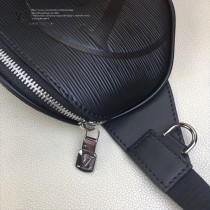 LV-M53300 路易威登新款原版皮BUMBAG腰包