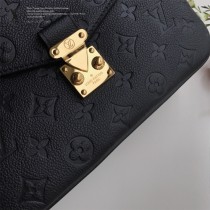 LV-M44072-07 路易威登新款原版皮Meties系列小牛皮壓花郵差包