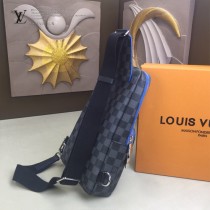LV-N41719 路易威登新款原版皮Avenue黑格胸包