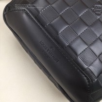 LV-N41719-02 路易威登新款原版皮Avenue压格胸包
