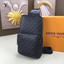 LV-N41719-02 路易威登新款原版皮Avenue压格胸包