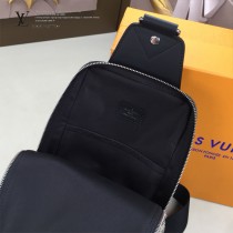 LV-N41719-02 路易威登新款原版皮Avenue压格胸包