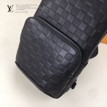 LV-N41719-02 路易威登新款原版皮Avenue压格胸包
