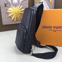 LV-N41719-02 路易威登新款原版皮Avenue压格胸包