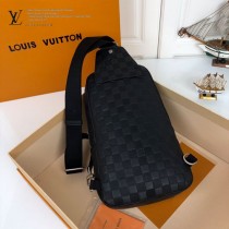 LV-M41720  路易威登新款原版皮男士全皮胸包