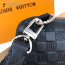 LV-M41720  路易威登新款原版皮男士全皮胸包