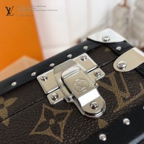 LV-M20101-01  路易威登新款原版皮男士盒子斜背包