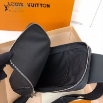 LV-M41720  路易威登新款原版皮男士全皮胸包