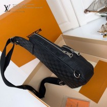 LV-M41720  路易威登新款原版皮男士全皮胸包
