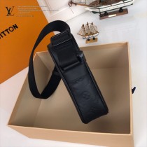 LV-M43681  路易威登新款原版皮男士斜背包
