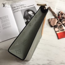 LV-M61692-01 新款原版皮 POCHETTE VOYAGE手袋