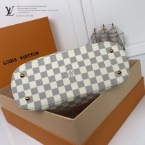 LV-N41579  路易威登新款原版皮走秀系列白格手提斜背水桶包