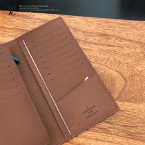 LV-M66540-01  路易威登經典款BRZZA系列男士長夾 西裝夾