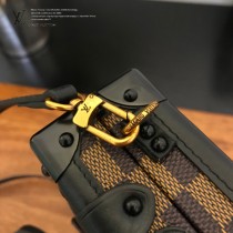 LV-N40273  路易威登新款專櫃同步女款斜背包