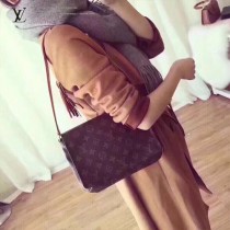 LV-M51257  路易威登新款經典Monogram中古挎包