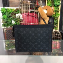 LV-M61692 路易威登新款經典LU POCHETTE VOLGA中號手包