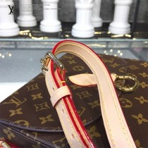 LV-M51242  路易威登新款經典Saint Cloud郵差包