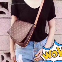 LV-M51257  路易威登新款經典Monogram中古挎包