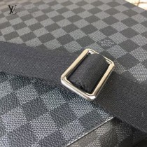 LV-N41032-01  路易威登新款經典DISTRICT中號男士斜挎包