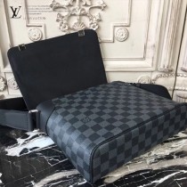 LV-N41031-01  路易威登新款經典DISTRICT小號男士斜背包