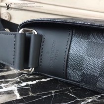 LV-N41031-01  路易威登新款經典DISTRICT小號男士斜背包