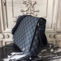 LV-N41031-01  路易威登新款經典DISTRICT小號男士斜背包