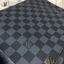 LV-N41031-01  路易威登新款經典DISTRICT小號男士斜背包