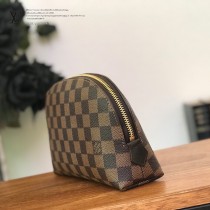 LV-N23345  路易威登新款咖啡格中號手包 化妝包