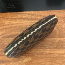 LV-N23345  路易威登新款咖啡格中號手包 化妝包