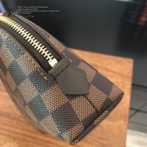 LV-N23345  路易威登新款咖啡格中號手包 化妝包