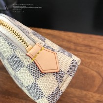LV-N60024  路易威登新款白格原版皮小號手包化妝包