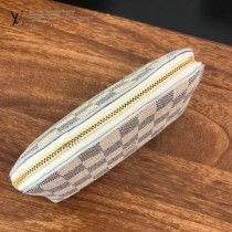 LV-N60024  路易威登新款白格原版皮小號手包化妝包