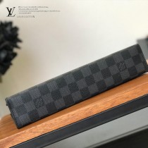 LV-N41696-01  路易威登新款男士手包 化妝包