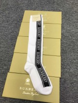 BURBERRY（巴寶莉）官網最新發布款 男女均可長筒襪