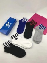 adidas（阿迪達斯三葉草 ）官網同步款