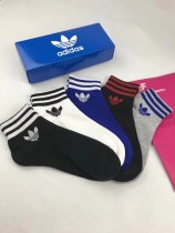 adidas（阿迪達斯三葉草 ）官網同步款