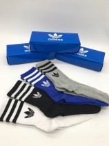 adidas（阿迪達斯三葉草）官網同步上線、各大專櫃暢銷款