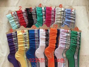 BURBERRY（巴寶莉）官網最新發布款 男女均可長筒襪