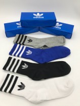 adidas（阿迪達斯三葉草）官網同步上線、各大專櫃暢銷款