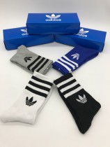 adidas（阿迪達斯三葉草）官網同步上線、各大專櫃暢銷款