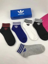adidas（阿迪達斯三葉草 ）官網同步款