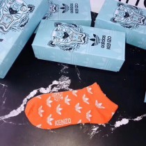 Adidas聯名kenzo 搶先看，KENZO 色彩斑斕