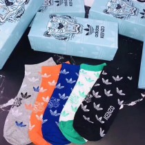 Adidas聯名kenzo 搶先看，KENZO 色彩斑斕