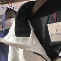 Moncler-06   蒙口最帥白色連帽黑標羽絨服外套