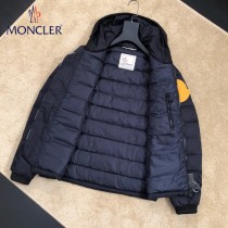 Moncler-09   蒙口Off Whit Ow聯名連帽羽絨服